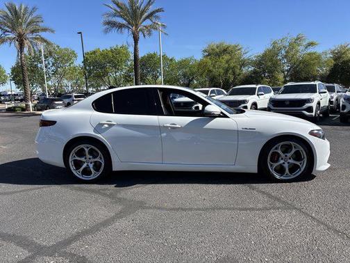 Alfa White 2022 Alfa Romeo Giulia Ti