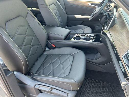 2025 Volkswagen Atlas 2.0T SE w/Technology 4MOTION