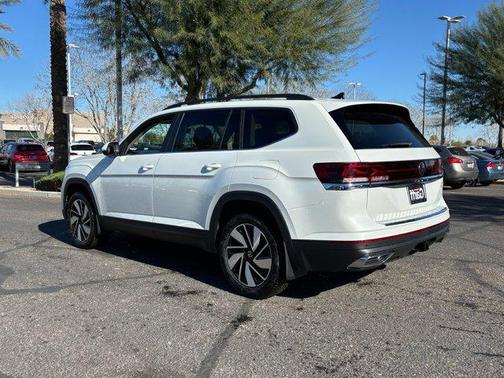 Opal White Pearl 2026 Volkswagen Atlas 2.0T SE w/Technology