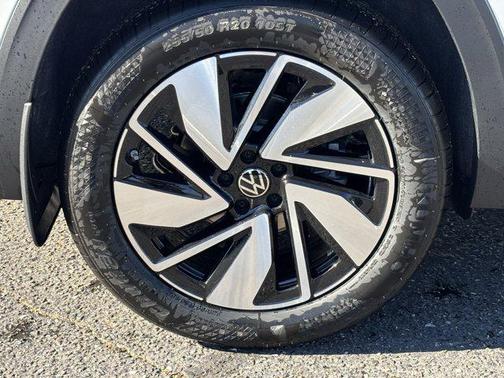 Opal White Pearl 2026 Volkswagen Atlas 2.0T SE w/Technology