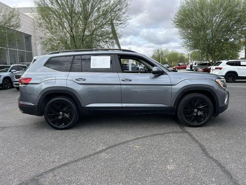 Platinum Gray Metallic 2024 Volkswagen Atlas 2.0T SE w/Technology