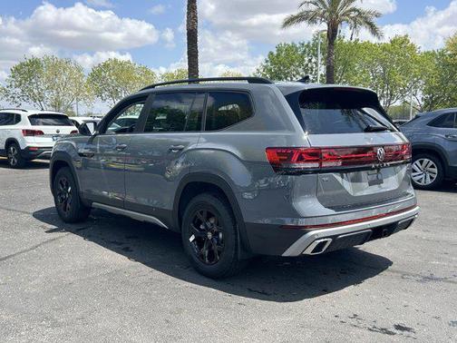 2025 Volkswagen Atlas 2.0T Peak Edition