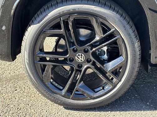 Platinum Gray Metallic 2026 Volkswagen Tiguan 2.0T SE R-Line Black