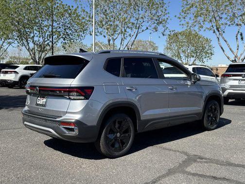 2025 Volkswagen Taos 1.5T SE