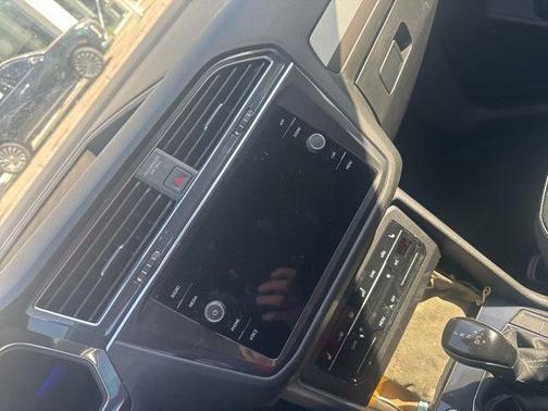 Silver Metallic 2023 Volkswagen Tiguan 2.0T SE