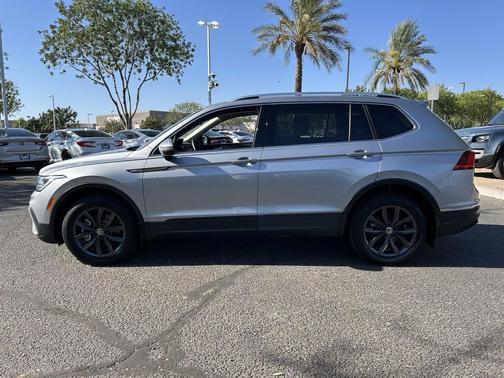 Silver Metallic 2023 Volkswagen Tiguan 2.0T SE