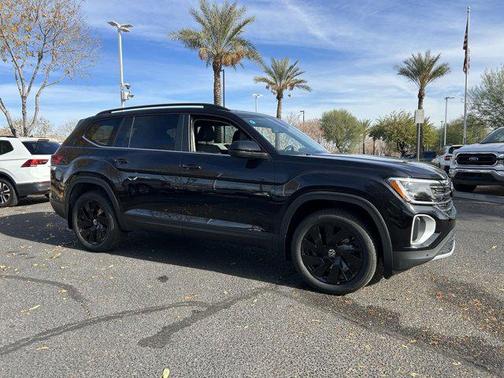 2025 Volkswagen Atlas 2.0T SE w/Technology