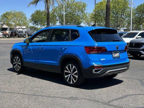 Cornflower Blue 2022 Volkswagen Taos 1.5T SE
