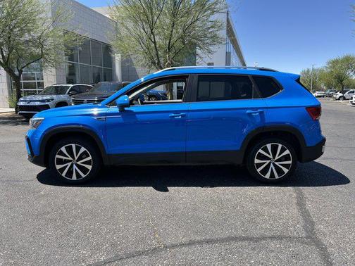 Cornflower Blue 2022 Volkswagen Taos 1.5T SE