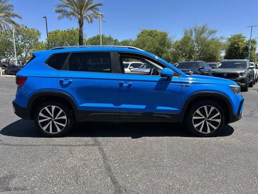 Cornflower Blue 2022 Volkswagen Taos 1.5T SE