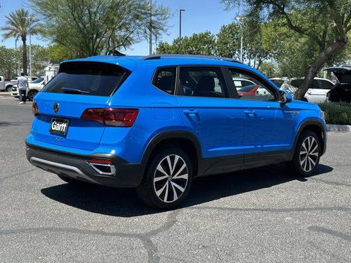 Cornflower Blue 2022 Volkswagen Taos 1.5T SE