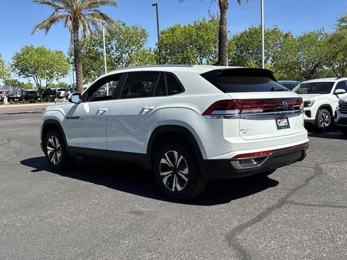 Opal White Pearl 2026 Volkswagen Atlas Cross Sport 2.0T SE