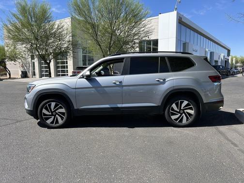 Silver Mist Metallic 2024 Volkswagen Atlas 2.0T SE w/Technology