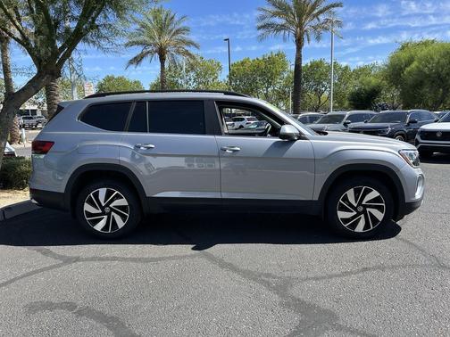Silver Mist Metallic 2024 Volkswagen Atlas 2.0T SE w/Technology