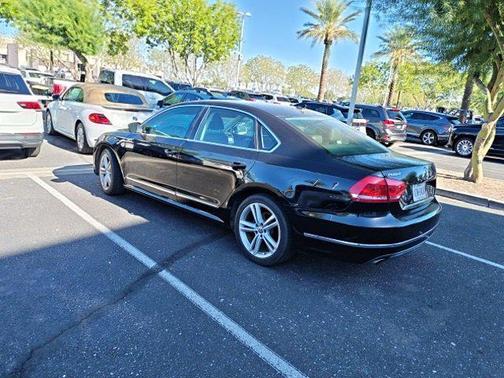 2015 Volkswagen Passat 1.8T Auto SE w/Sunroof & Nav