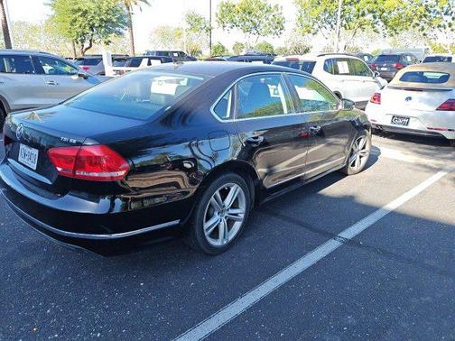 2015 Volkswagen Passat 1.8T Auto SE w/Sunroof & Nav