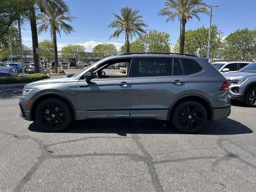 Platinum Gray Metallic 2024 Volkswagen Tiguan 2.0T SE R-Line Black