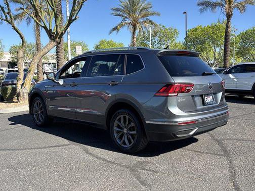 Platinum Gray Metallic 2022 Volkswagen Tiguan 2.0T SE