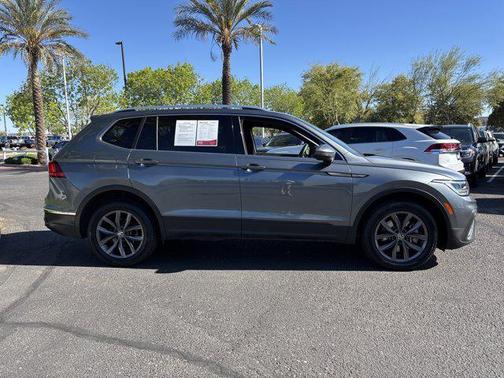 Platinum Gray Metallic 2022 Volkswagen Tiguan 2.0T SE