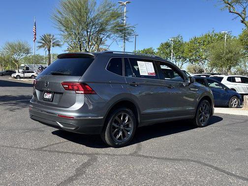 Platinum Gray Metallic 2022 Volkswagen Tiguan 2.0T SE