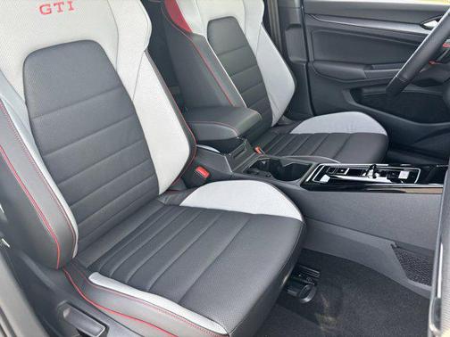 2026 Volkswagen Golf GTI 2.0T SE DSG