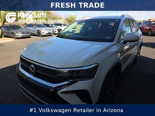 Pure White 2022 Volkswagen Taos 1.5T SE