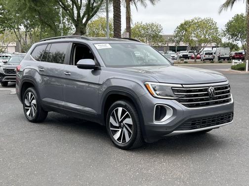 Platinum Gray Metallic 2024 Volkswagen Atlas 2.0T SE w/Technology 4MOTION