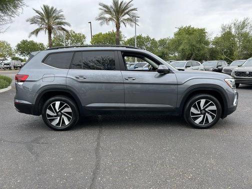 Platinum Gray Metallic 2024 Volkswagen Atlas 2.0T SE w/Technology 4MOTION
