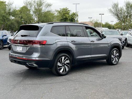 Platinum Gray Metallic 2024 Volkswagen Atlas 2.0T SE w/Technology 4MOTION