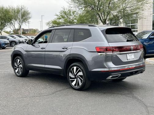 Platinum Gray Metallic 2024 Volkswagen Atlas 2.0T SE w/Technology 4MOTION