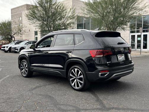 2026 Volkswagen Taos SE Black