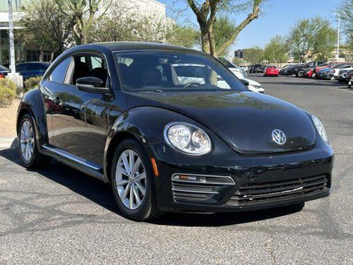 Deep Black 2017 Volkswagen Beetle 1.8T SE