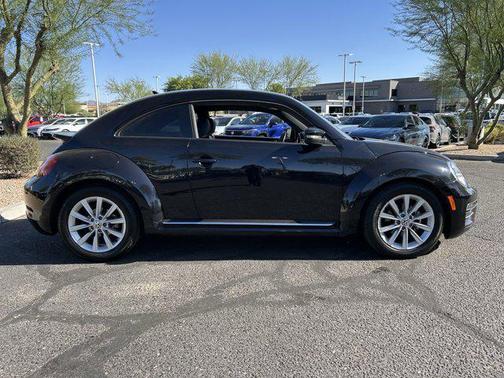 Deep Black 2017 Volkswagen Beetle 1.8T SE