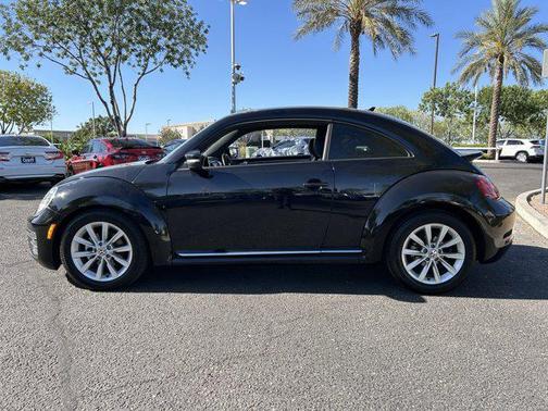 Deep Black 2017 Volkswagen Beetle 1.8T SE