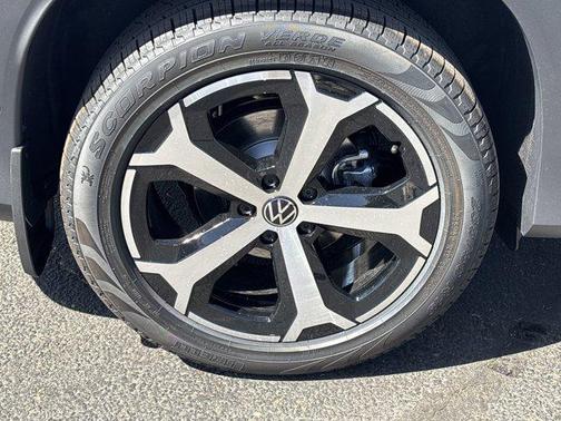 Pyrite Silver Metallic 2026 Volkswagen Tiguan 2.0T SE 4MOTION