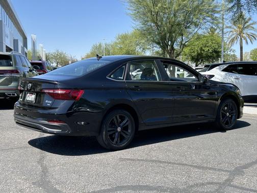 Deep Black 2024 Volkswagen Jetta 1.5T SE