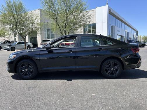 Deep Black 2024 Volkswagen Jetta 1.5T SE