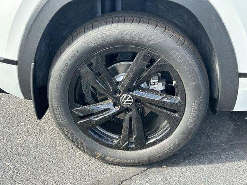 2025 Volkswagen Atlas Cross Sport 2.0T SEL