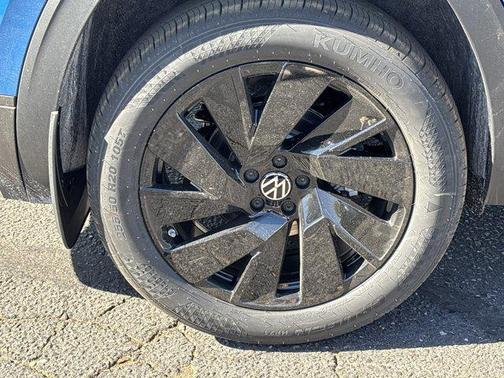 mountain lake blue metallic 2026 Volkswagen Atlas 2.0T SE w/Technology