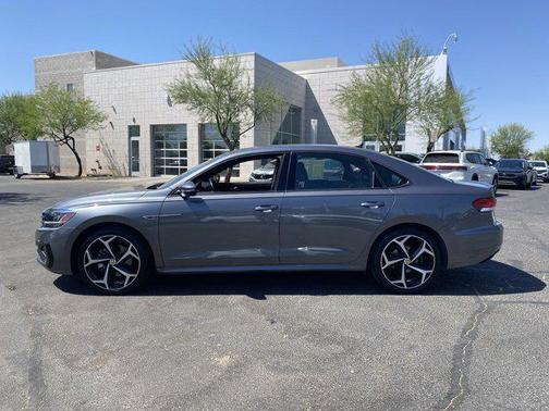 Platinum Gray Metallic 2021 Volkswagen Passat 2.0T R-Line