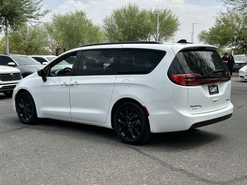 Bright White Clearcoat 2025 Chrysler Pacifica Limited
