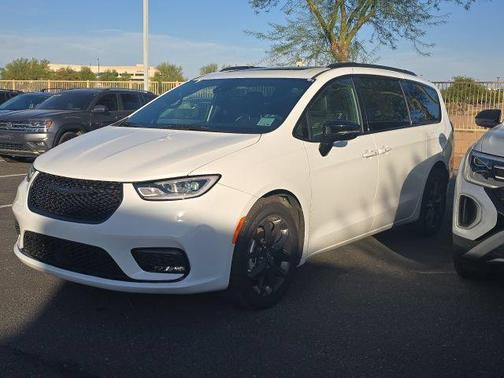 Bright White Clearcoat 2025 Chrysler Pacifica Limited