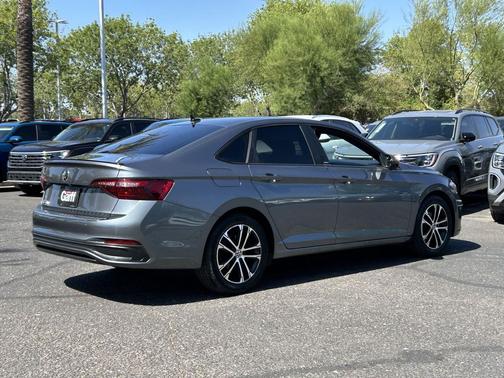Platinum Gray Metallic 2023 Volkswagen Jetta 1.5T Sport