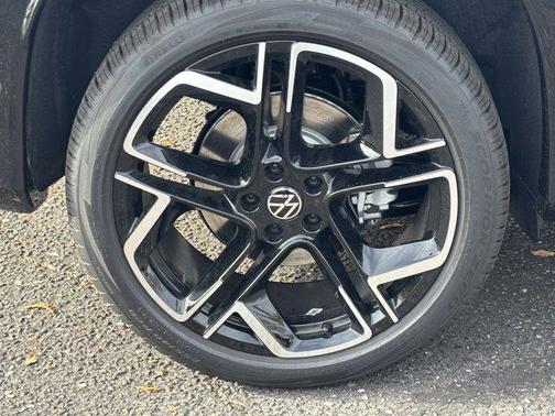 2026 Volkswagen Tiguan 2.0T SEL R-Line 4MOTION