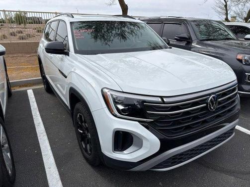 Pure White 2024 Volkswagen Atlas 2.0T SE w/Technology 4MOTION