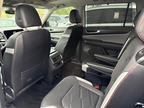 Pure White 2024 Volkswagen Atlas 2.0T SE w/Technology 4MOTION