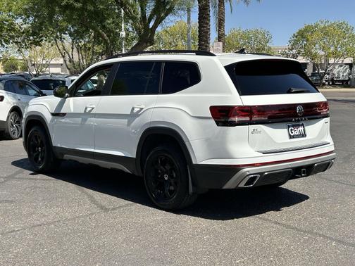 Pure White 2024 Volkswagen Atlas 2.0T SE w/Technology 4MOTION