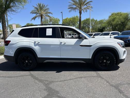 Pure White 2024 Volkswagen Atlas 2.0T SE w/Technology 4MOTION