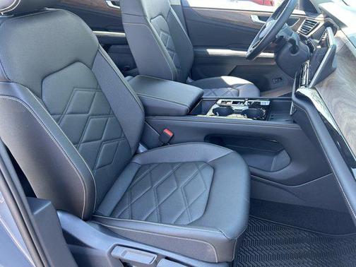 2025 Volkswagen Atlas 2.0T SE w/Technology 4MOTION