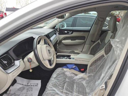 2020 Volvo XC60 T5 Momentum